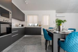 Bright and Modern 2 Bedroom Penthouse