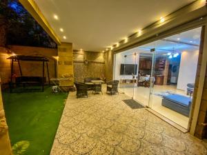 Comfy Basement Apartment with Private Patio and Garden