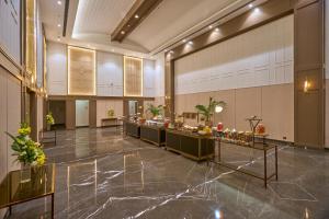 DLF Club 5