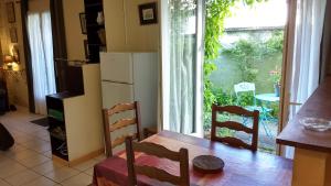 Logement tranquille et frais proche gare au RDC