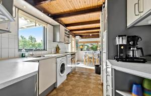 Amazing Home In Ebeltoft With Wifi