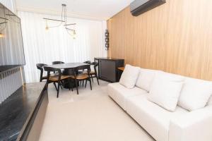 Solar do Atlântico 102 - Apto 2 suítes à beira mar da Praia de Bombas