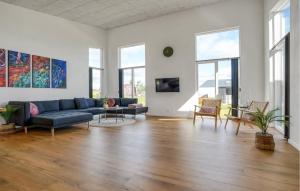 Beautiful Home In Børkop With Kitchen