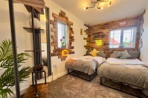 Charles Alexander Short Stay - Derbe House