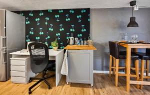 Awesome Apartment In Göteborg With Wifi