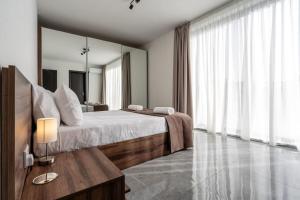 Bright and Spacious 2 Bedroom Penthouse