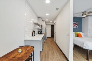 CozySuites on Mass with garage parking #17