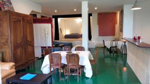 Appartements Logement spacieux et original proche gare au RDC : photos des chambres