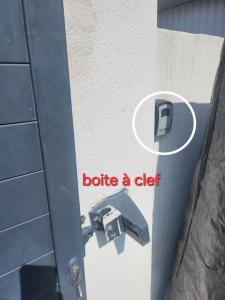 Sejours chez l'habitant Chambre Armelle, chambre privee avec acces piscine : photos des chambres