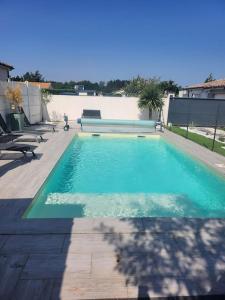 Sejours chez l'habitant Chambre Armelle, chambre privee avec acces piscine : photos des chambres