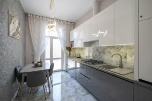 Rynok Square city center two bedroom apartment!