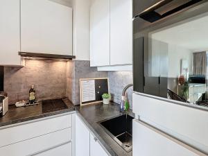 Oostende studio Royal Ascot Q7 met terras en zeezicht op toplocatie