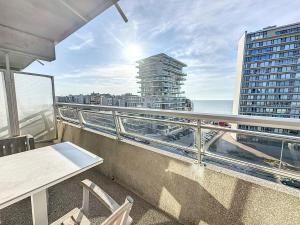 Oostende studio Royal Ascot Q7 met terras en zeezicht op toplocatie