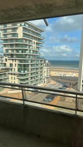 Oostende studio Royal Ascot Q7 met terras en zeezicht op toplocatie