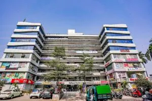 Hotel Skycity, Premier Budget Friendly Luxury Hotel In Surat, Perfect For Families, Couples and Business Travelers - Utrān