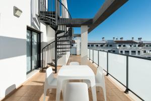 Two-Bedroom Apartment with Terrace - Penthouse room in Las Dunas