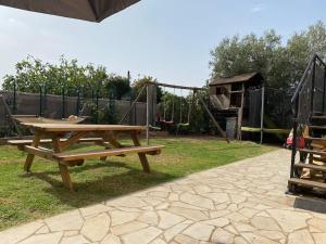 Rez de villa avec jardin à 6 min des plages