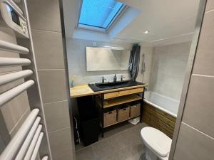 Rez de villa avec jardin à 6 min des plages