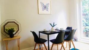 Spacious 6-Bed Home in Coventry, Warwick, West Midlands- Free Parking, Super Fast WiFi
