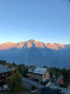 LE TORRENT, duplex au centre, calme avec deux chambres à coucher et terrasse vue montagne pour 4 personnes