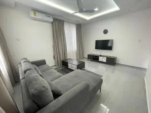 Stylish 1 Bedroom Apartment - Ashalebotwe