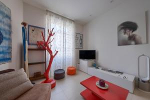 Appartamento con 2 bagni, AC e WIFI a due passi dalla stazione e dal centro storico