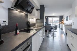 Appartement bien équipé avec parking, Lyon 8