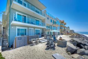 Oceanfront Getaway, Private Beach, Fire Pit, 5BR