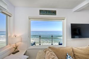 Oceanfront Getaway, Private Beach, Fire Pit, 5BR