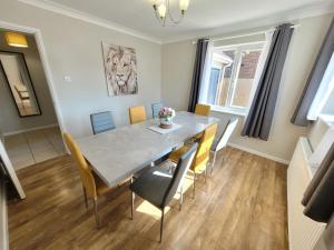 Modern 4-Bedroom Contractor Base in Lexden with Parking, WiFi & Quick Access to Sites- Catchpole Stays