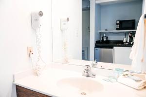 Deluxe King Suite room in Salida Inn & Monarch Suites