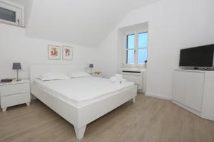 White & Co Villa And Apartments