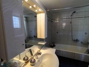 MetaxiasAndMariasHouse