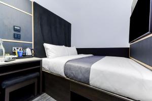 Z Inside Queen (without a window) room in The Z Hotel Holborn