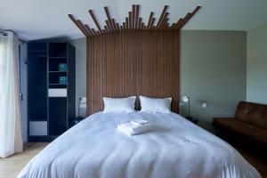 B&B / Chambres d'hotes Le repaire Lagardere : photos des chambres