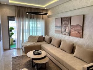 Chic & Cozy Maarif Flat with Balcony & Parking