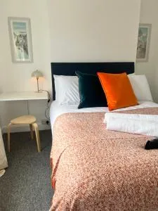 Live Like a Local in Barry, 4-Bed Home Near the Beach, Dog-Friendly, with all the Gavin & Stacey Charm! - Barry