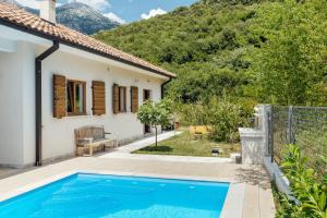 Adorable family villa with swimming pool and olive garden