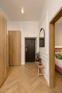 Movo Prestige Old Town Apartment