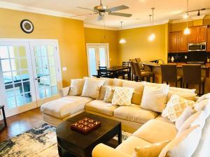 Newly renovated modern, spacious & quiet location