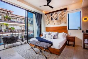 Luxe Penthouse, Calm Vistas