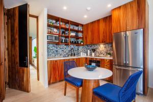 Luxe Penthouse, Calm Vistas