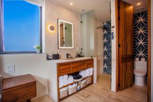 Luxe Penthouse, Calm Vistas