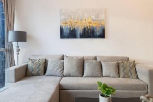 Luxurious 1BR in Court Tower Business Bay