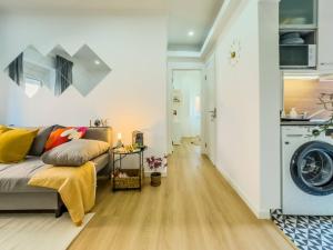 River 2-Bedroom Apartment with Terrace in Alcântara