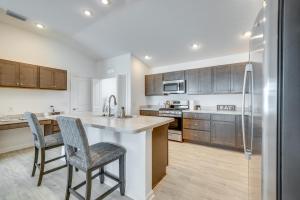 Pool Access, Patio and Grill Sunny Florida Escape!