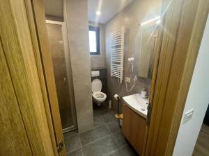 3 Monkeys Apartments - S2