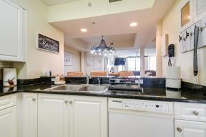 Barefoot Resort Condo about 2 Mi to Beach Access!