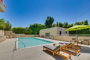 2 Mi to Hollywood Condo with Pool and Hot Tub Access