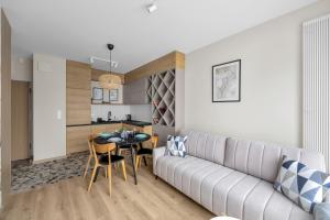 Warsaw Airport - Parking & Balcony - By Rentujemy